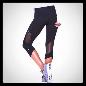 Lululemon Home Stretch Mesh Crop